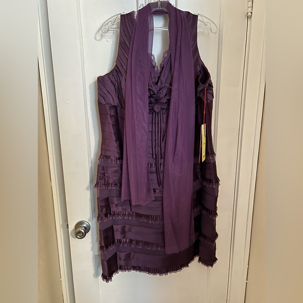 Cocktail dress, NWT has a matching shawl 2pc set